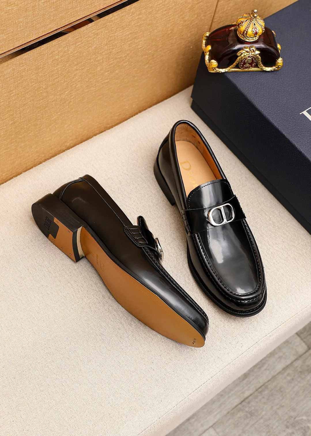 Men's shoes 💰480 💐 Product trademark: Dior "Dior" casual leather shoes Regular size: 39-44 (45🉑️customized) Product materials: Selected Italian imported first-layer beaded cowhide upper + classic hardware buckle, imported water-dyed 🐂 cowhide lining. Strong three-dimensional visual effect, original outsole color: 1⃣️color optional